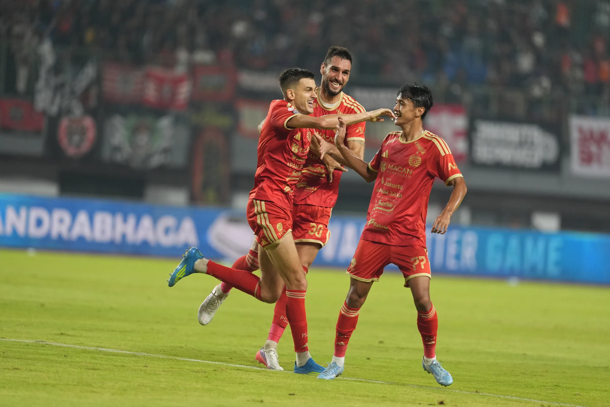 REVIEW PERSIJA VS AREMA FC: KEMENANGAN BESAR DI PATRIOT