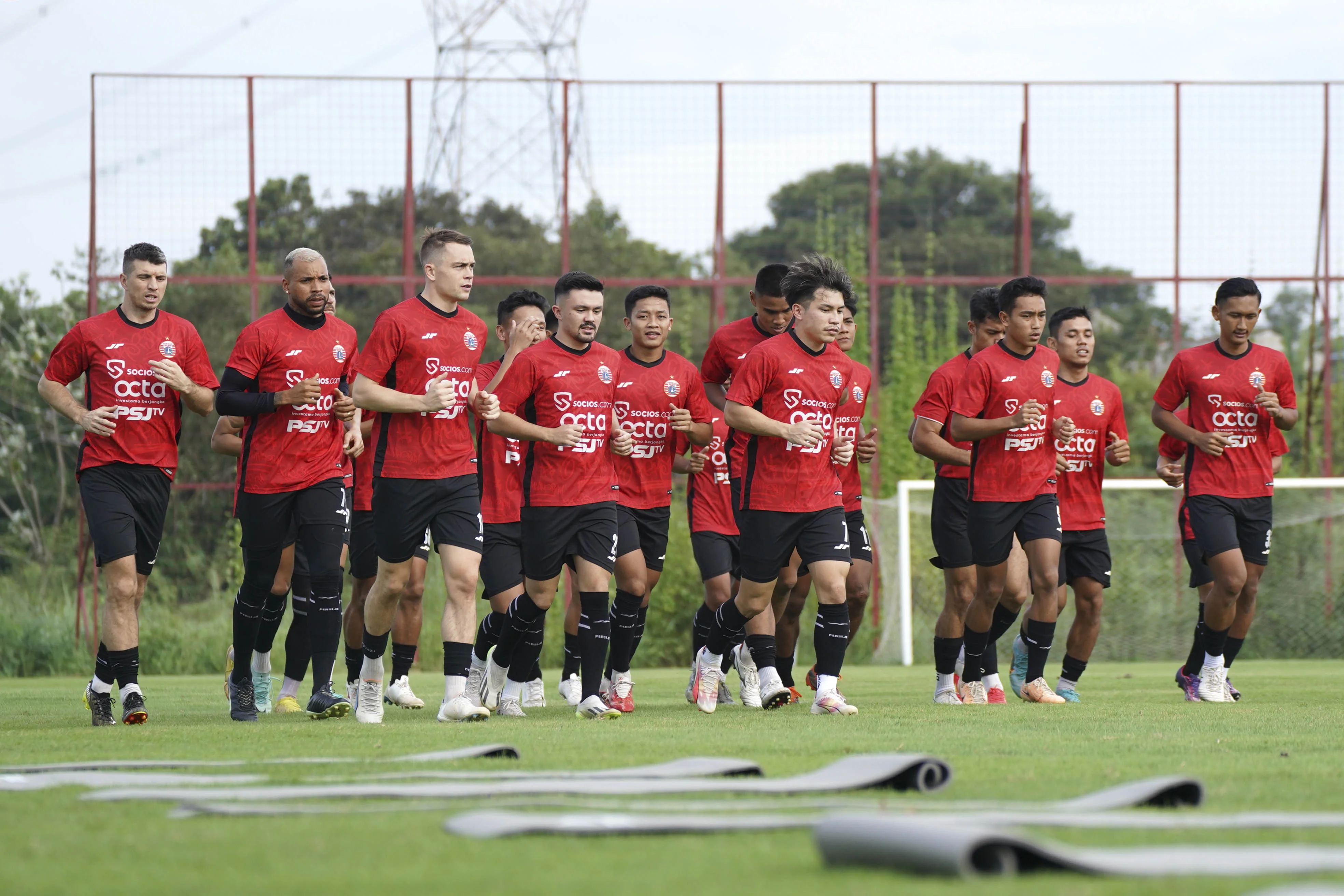 SEMUA PEMAIN PRIMA DI LATIHAN PERDANA PERSIJA