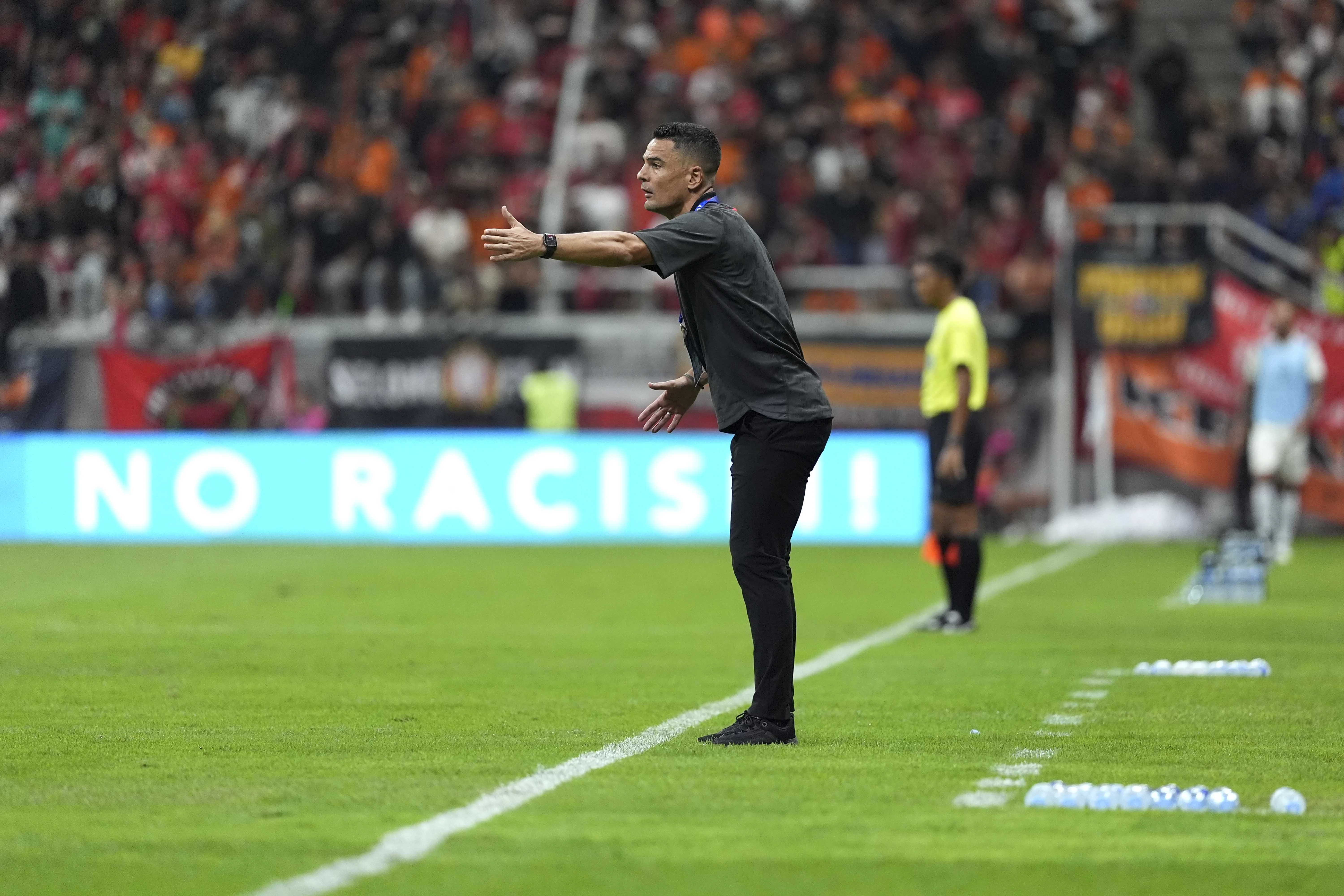 CARLOS PENA FOKUS SEPENUHNYA HADAPI MALUT UNITED