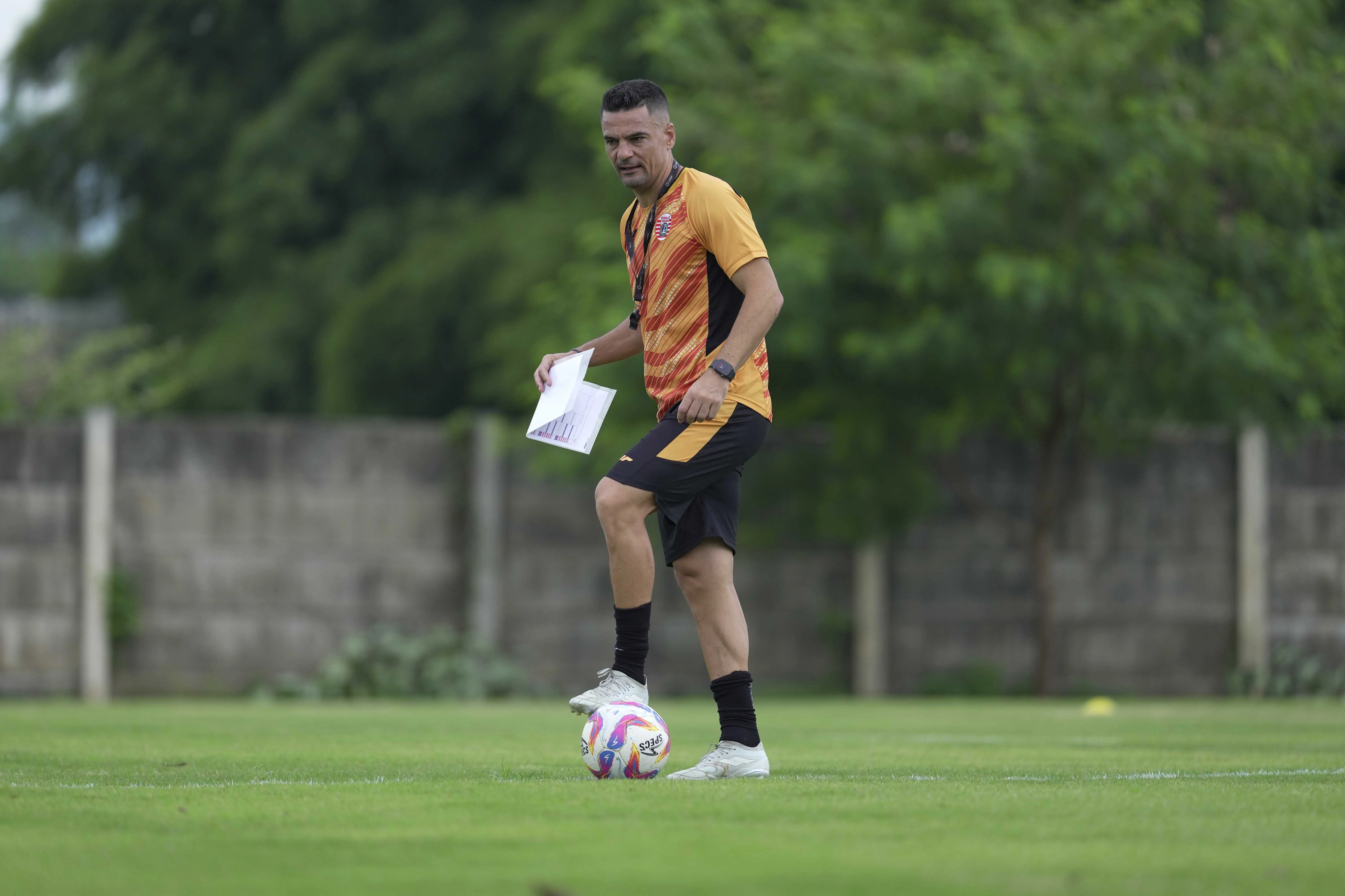 CARLOS PENA: INILAH SEPAK BOLA