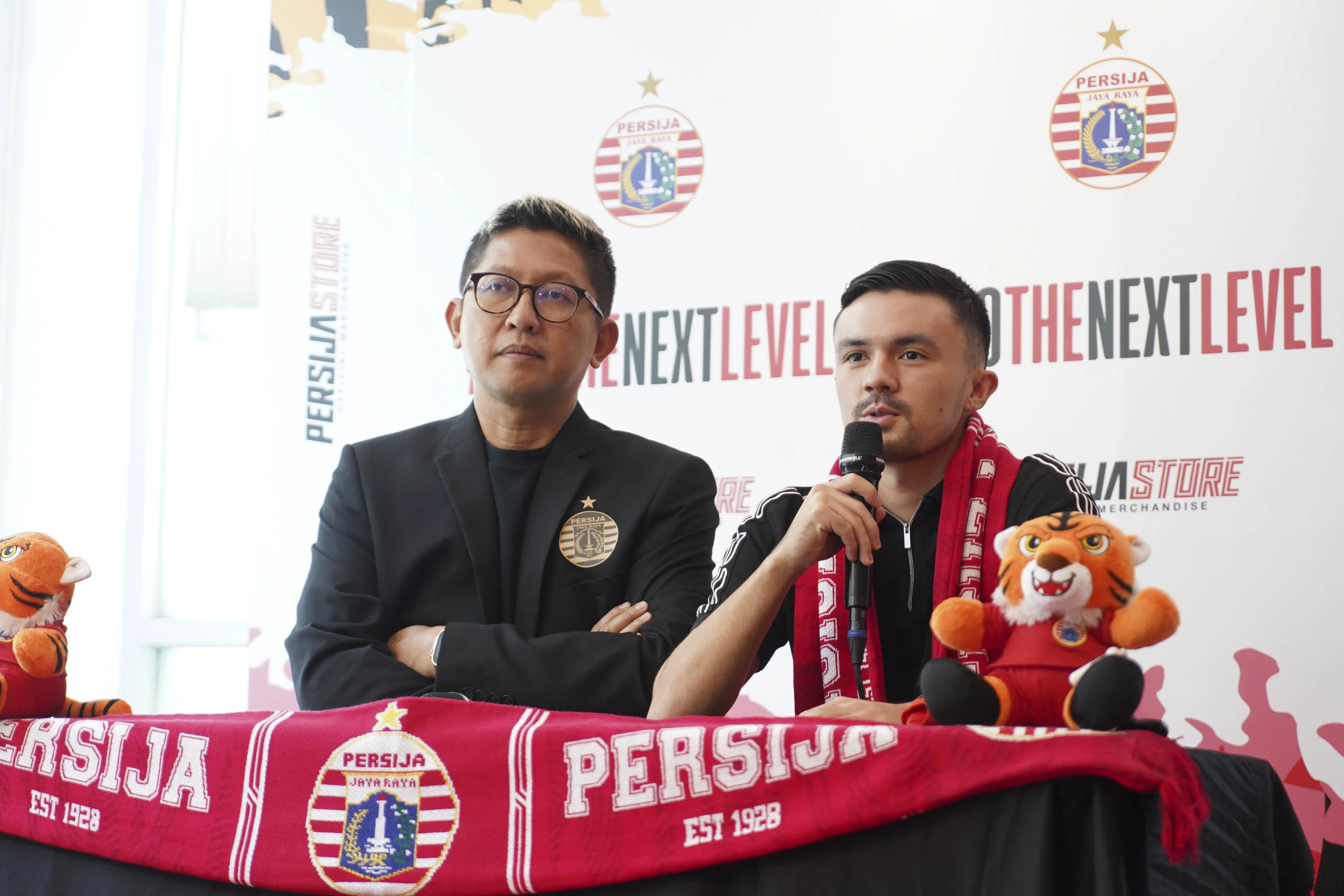 HADIR DI HADAPAN PUBLIK, OLIVER BIAS UNGKAP KEGEMBIRAANNYA