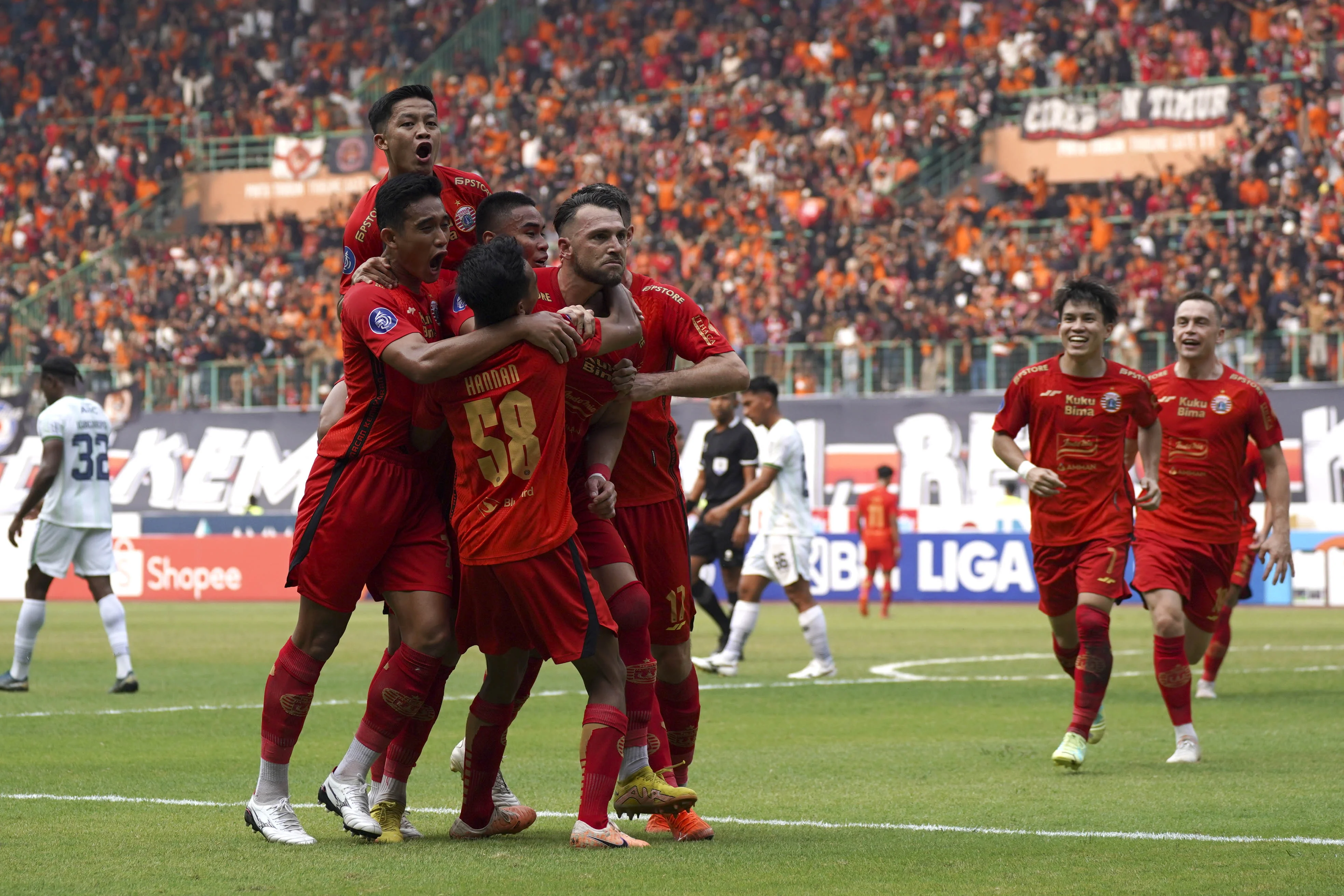 REVIEW PERSIJA VS PERSIB: PERSIJA TUAI HASIL IMBANG DI PATRIOT
