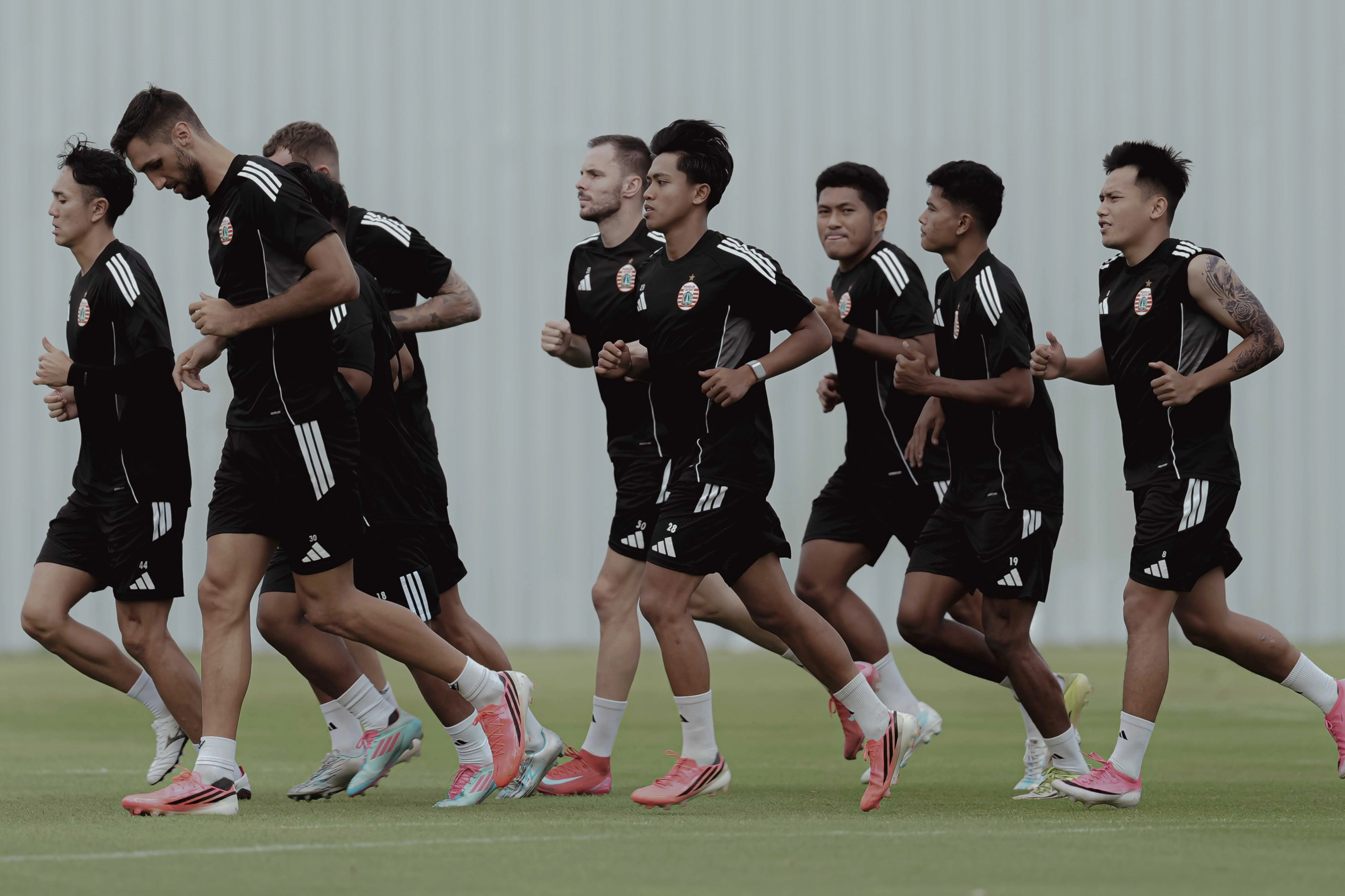 PERSIJA BANGUN FONDASI FISIK DAN TAKTIK DI TC THAILAND
