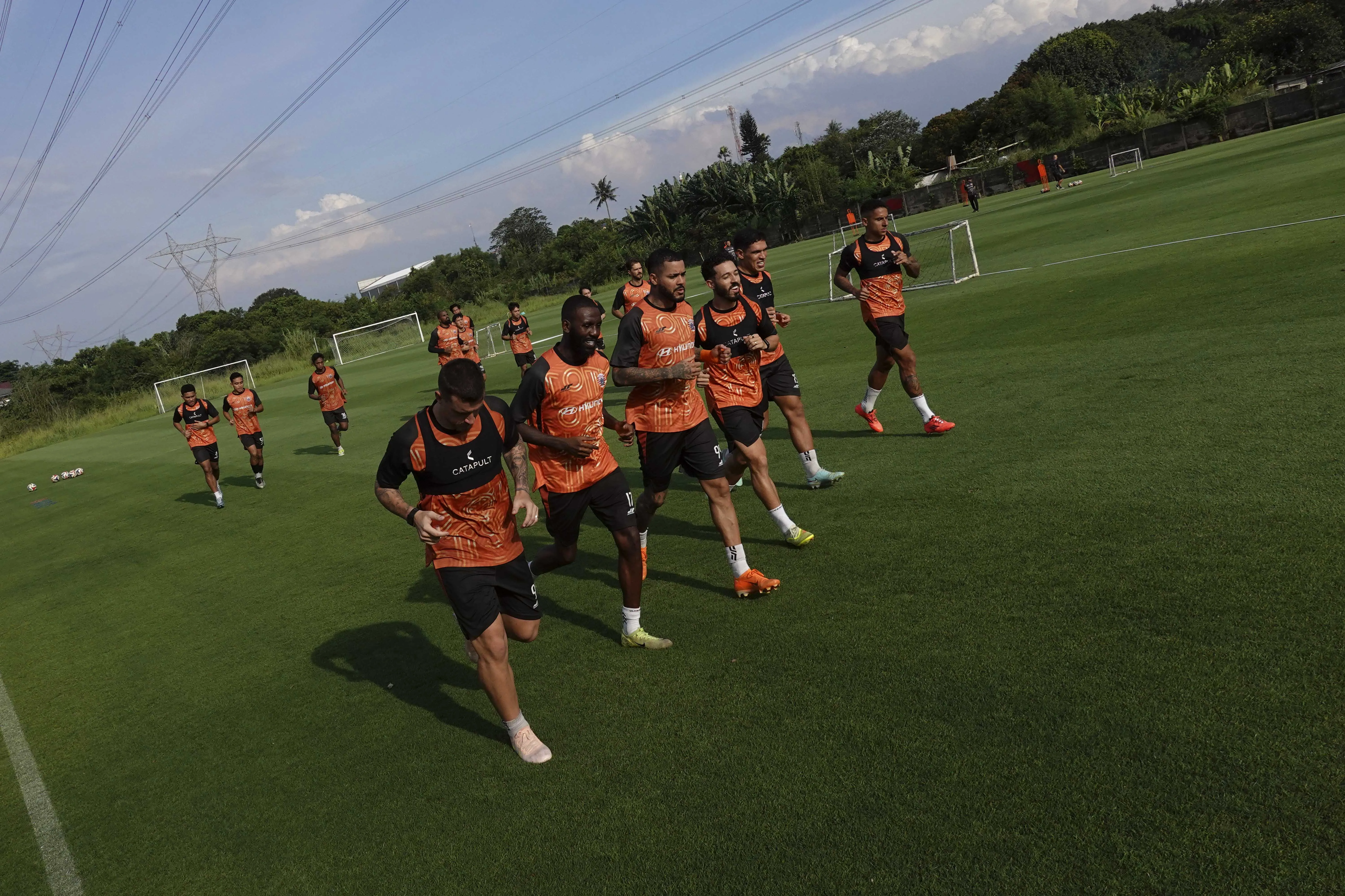 KEMBALI PANASKAN MESIN DI PERSIJA TRAINING GROUND