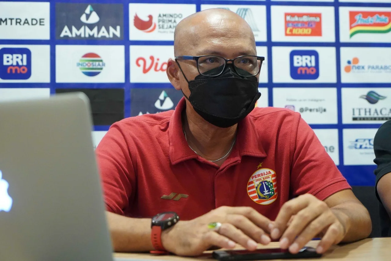 TAK GENTAR HADAPI PEMUNCAK KLASEMEN